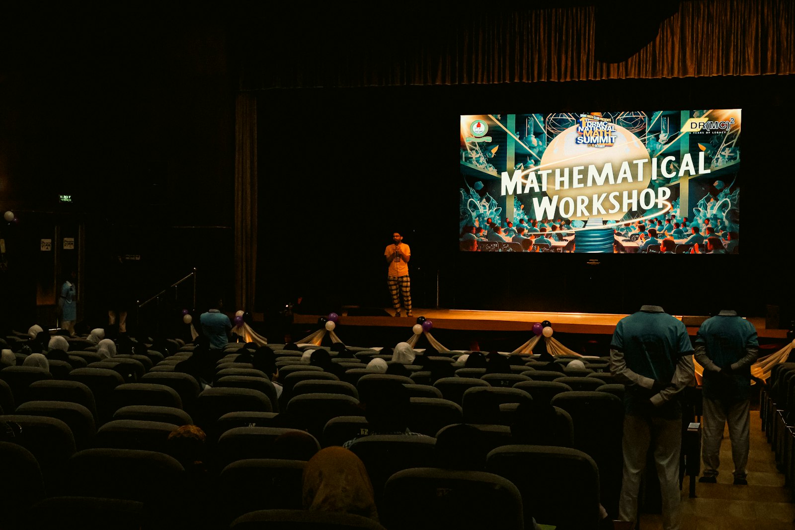 Fiscalidad de espacios para eventos: sala preparada para un acto corporativo